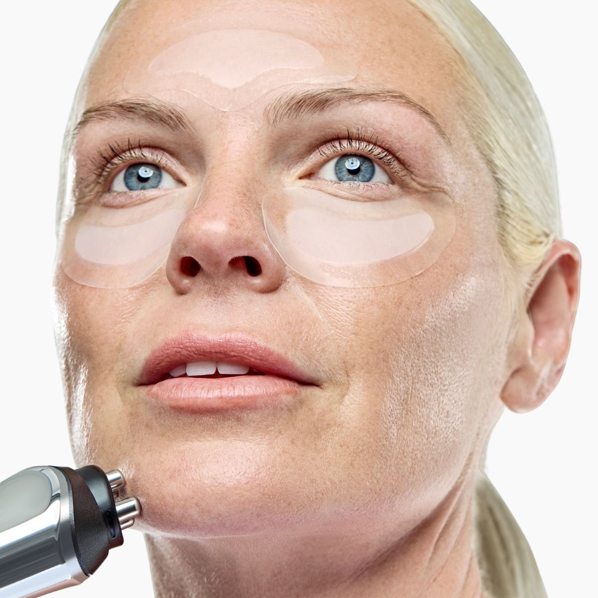 CurrentBody Skin RF Microneedling Treatment – image 1